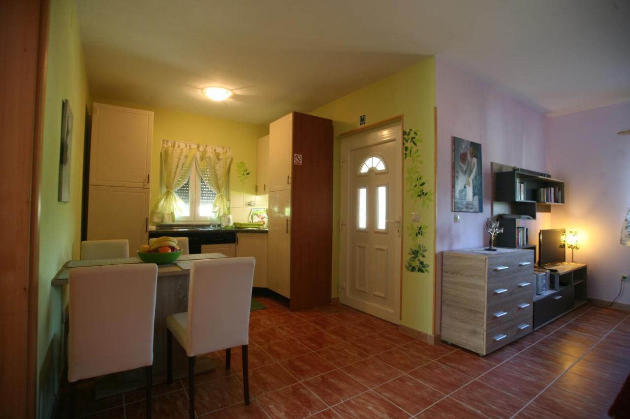 Raj Muraj Ferienappartement Kornić Kültér fotó